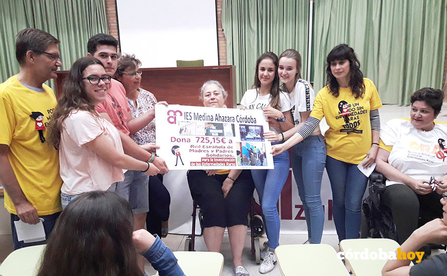 El IES Medina Azahara da a la REMPS la recaudación de sus actividades solidarias