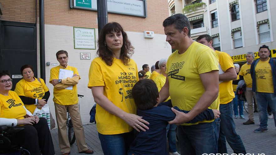 Una madre denuncia que la Junta ´condena´ a su hijo a una silla de ruedas